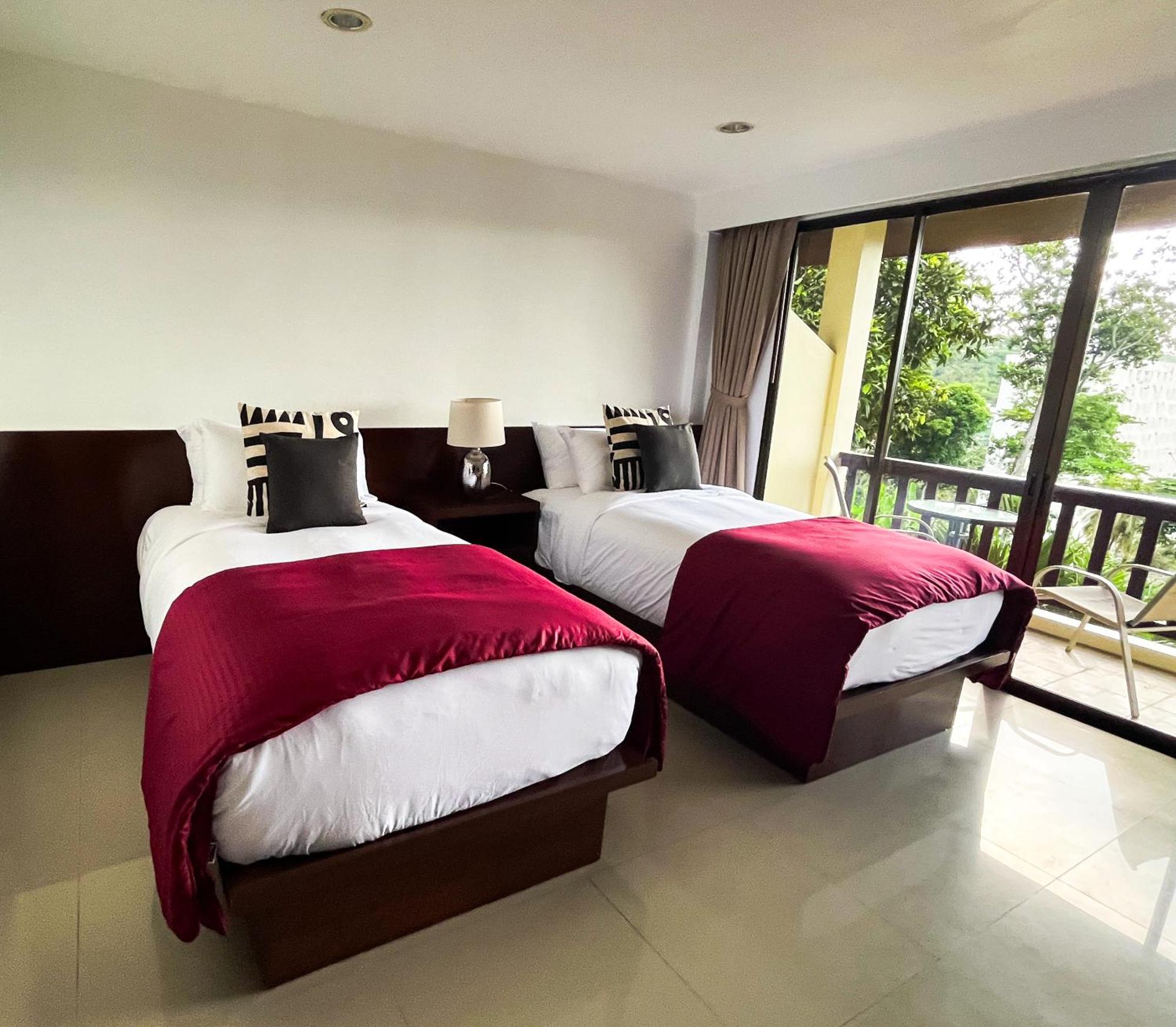 Sea Hills Resort Patong Exteriör bild