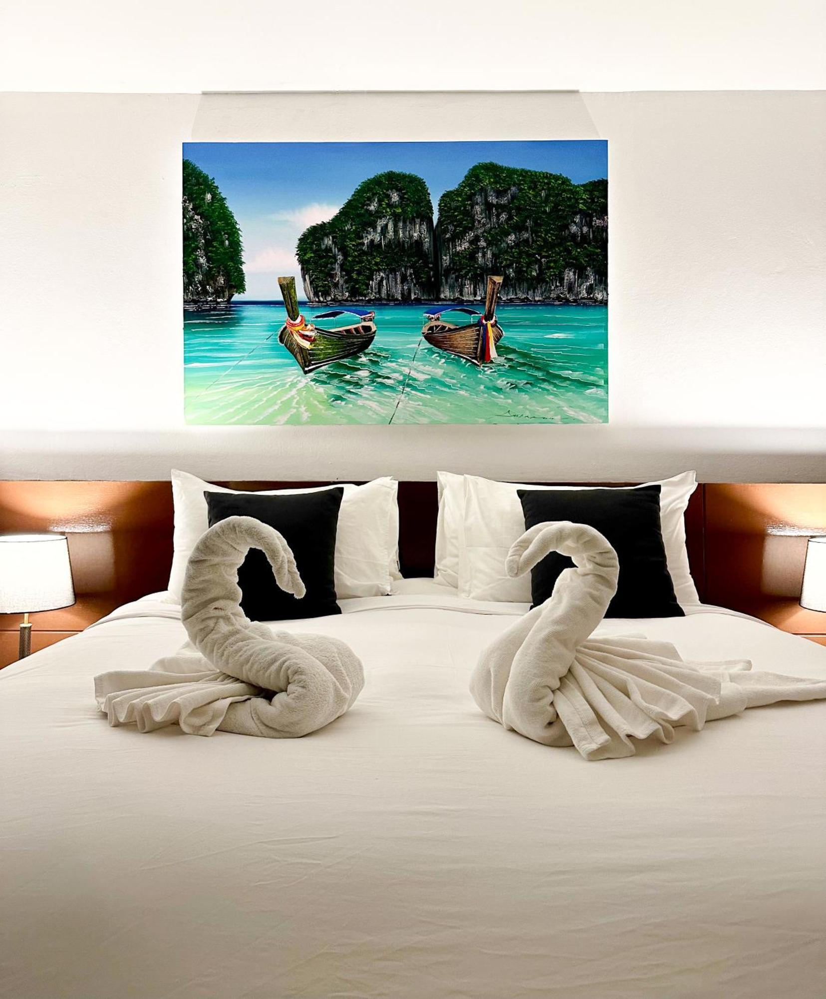 Sea Hills Resort Patong Exteriör bild